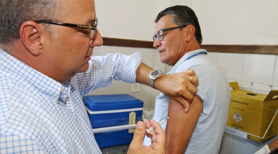 [Prefeitura de Salvador disponibiliza 12 pontos de drive-thru  para vacinação contra gripe; confira calendário]