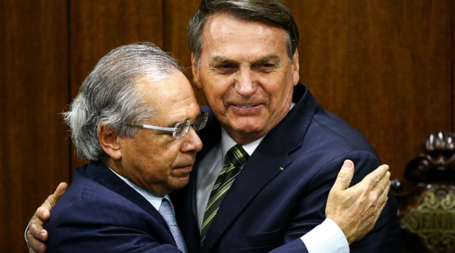 [Bolsonaro convida Paulo Guedes para morar em residência presidencial]