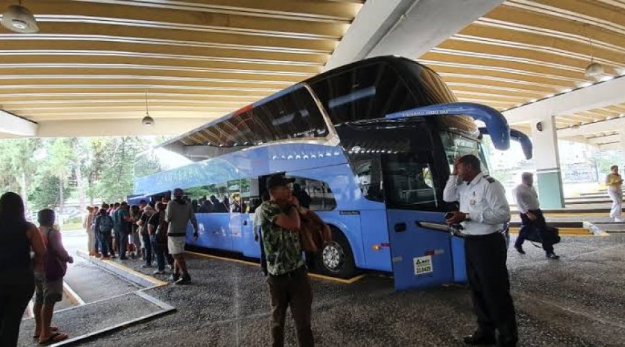 [Mais dez municípios têm o transporte suspenso na Bahia; total chega a 246]
