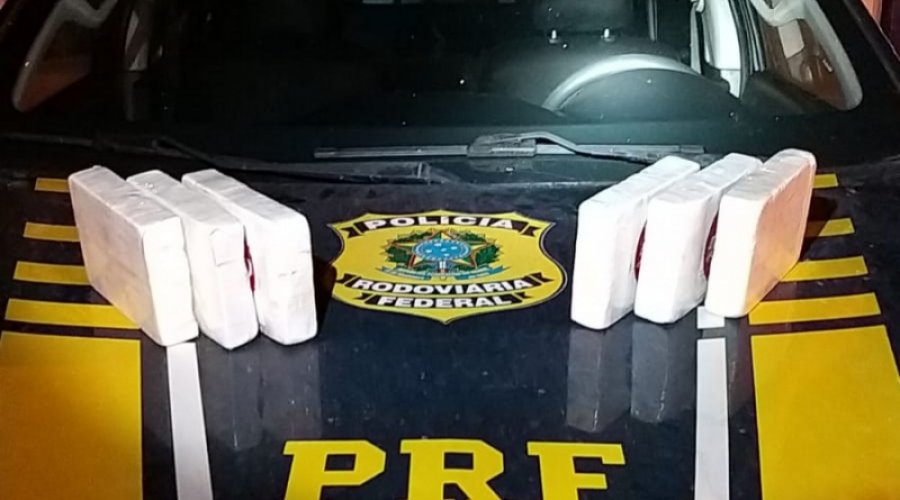 [Vídeo: vendedor é preso em operação da PRF após ser flagrado transportando cocaína em um carro clonado]