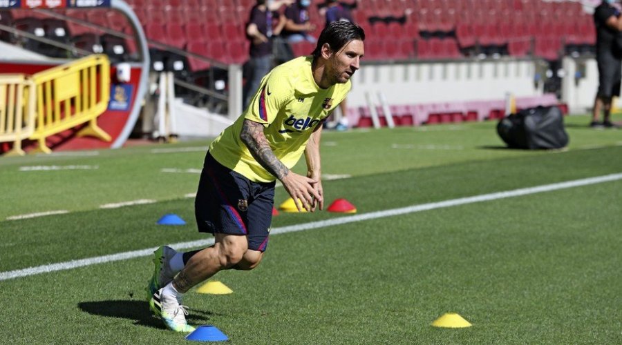 [Messi se recupera de lesão e deve jogar no retorno do Barcelona ao Campeonato Espanhol]