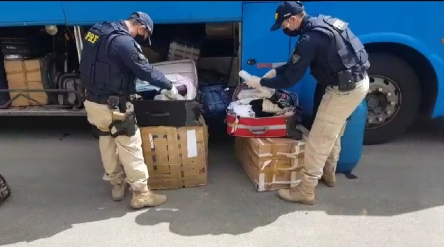 [Vídeo: mulher é presa em Vitória da Conquista transportando drogas e munições escondidas em bagagem]