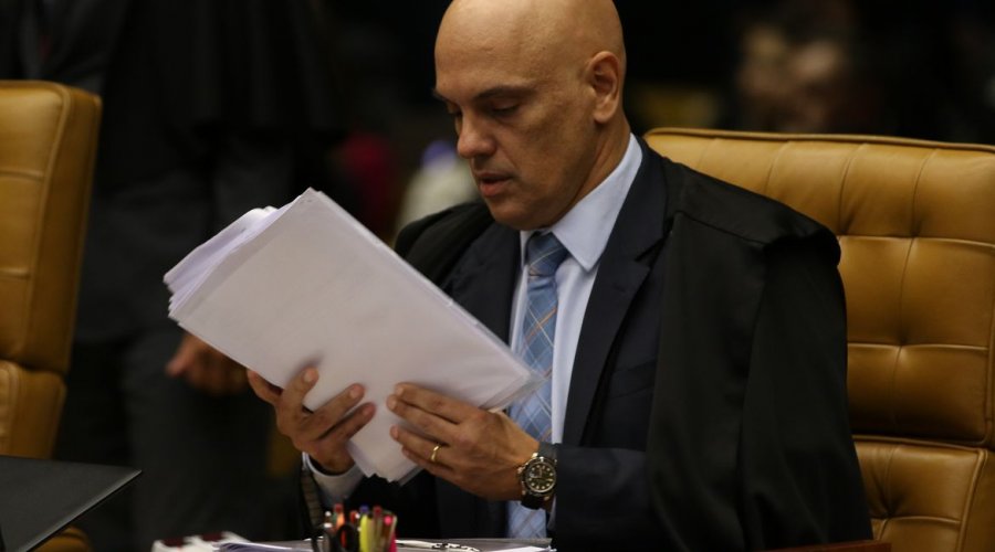 [Moraes retira sigilo de postagens de parlamentares sobre atos antidemocráticos]