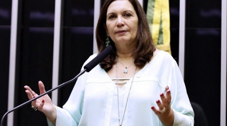 [Sem explicar motivo, Bolsonaro destitui Bia Kicis da vice-liderança do governo ]