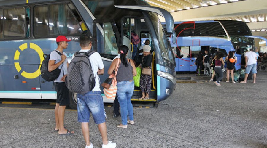 [Mais três municípios têm transporte suspenso na Bahia; total chega a 391]