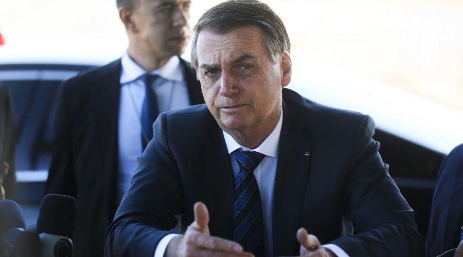 [Bolsonaro diz que “tudo dará certo” com vacina de Oxford: “Não é daquele outro país”]