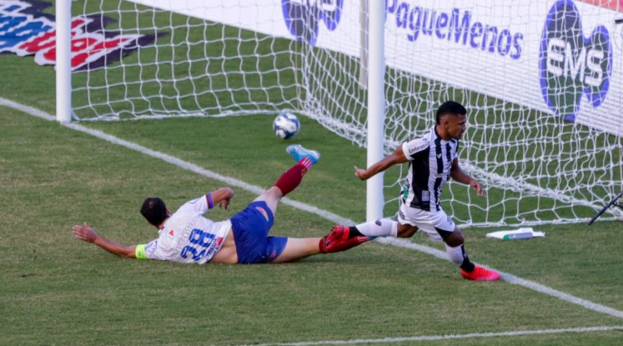 [Com direito a erros defensivos, Bahia leva virada do Ceará e sai em desvantagem na decisão do Copa do Nordeste]