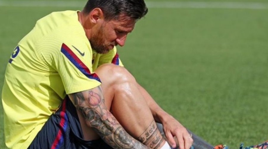 [É difícil que Messi continue no Barcelona, diz pai do jogador ao desembarcar na Espanha]