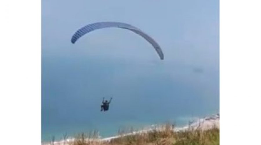 [Vídeo: homem cai de parapente após salto e precisa ser resgatado por helicóptero]