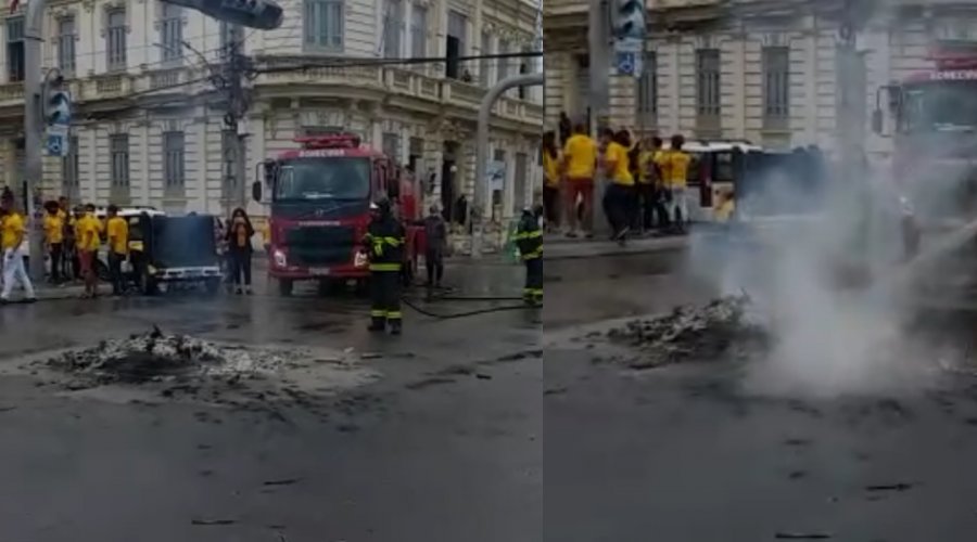 [Vídeo: Corpo de Bombeiros apaga incêndio causado durante protesto de professores em Feira de Santana]