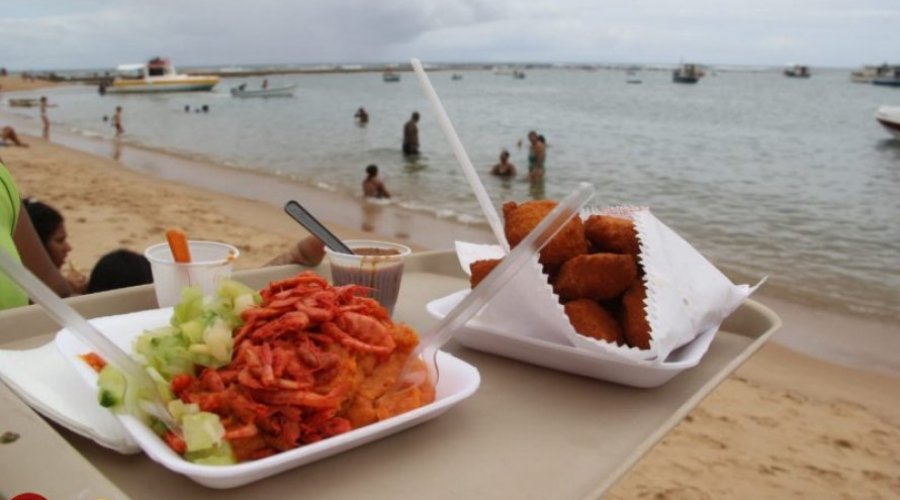 [ACM Neto autoriza venda de comida e bebida nas praias de Salvador]