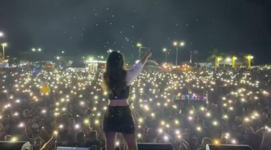 [Vídeo: show de Mariana Fagundes causa aglomeração de milhares de pessoas no Pará]