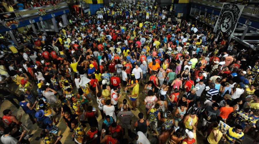 [Governo do Rio libera quadras de escolas de samba a partir de novembro]