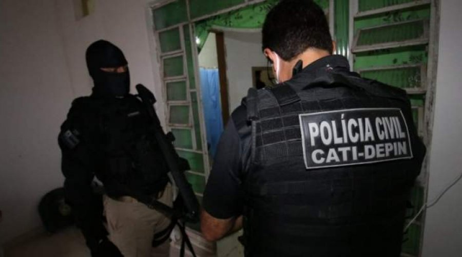 [Polícia deflagra operação contra organizações criminosas em cinco municípios baianos ]