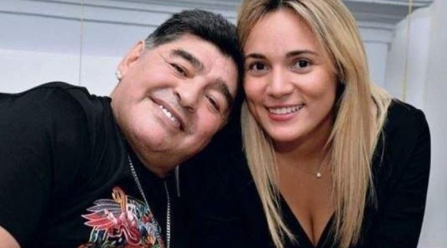 [Família de Maradona responsabiliza ex-mulher pela morte do craque]