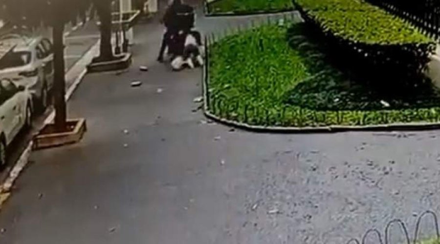 [Vídeo: mulher e cachorro são arrastados por motocicleta de suspeitos após assalto]
