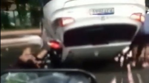 [Vídeo: Carro capota na Av. Pinto de Aguiar, em Salvador, na madrugada deste sábado ]