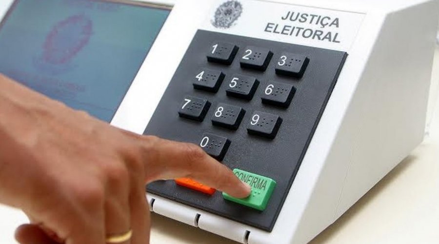 [73% dos brasileiros dizem confiar nas urnas eletrônicas]