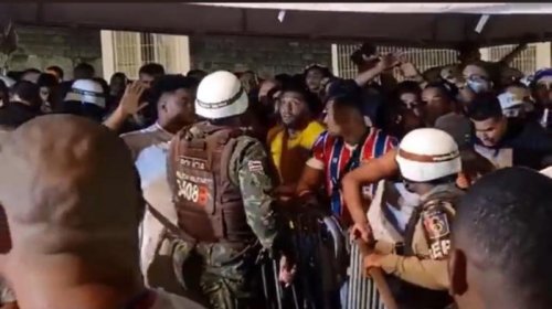 [Vídeo: torcedores denunciam agressões da PM antes do jogo do Bahia]