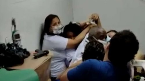[Vídeo: Enfermeira é agredida após constar irregularidades em cartão de vacina contra Covid-19]