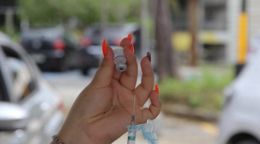 [Covid-19: Ministério da Saúde autoriza 4ª dose de vacina para pessoas acima de 40 anos]