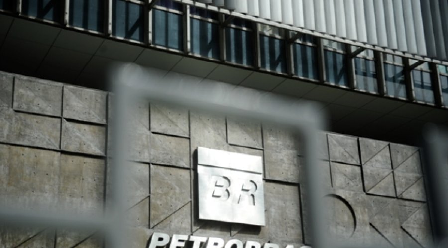 [Petrobras: CPI para investigação já em 126 das 172 assinaturas necessárias]