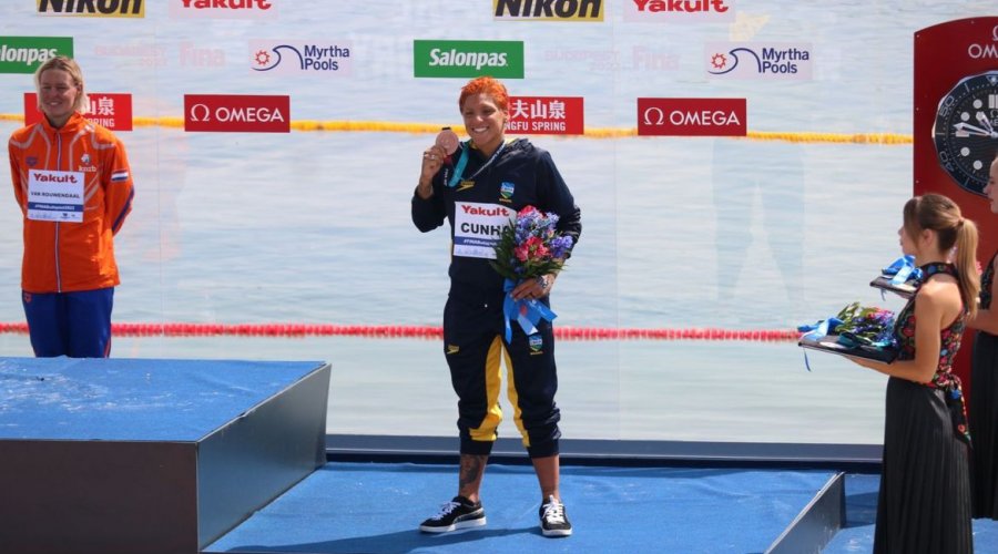 [Mundial: Ana Marcela leva bronze nos 10 km, sua 2ª medalha na Hungria]