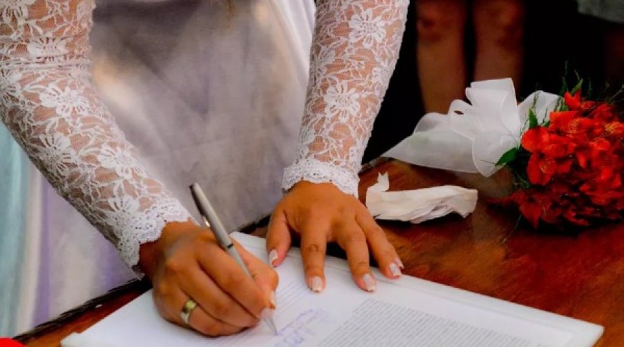 [Número de mulheres que incluem sobrenome do marido no casamento cai 92% na Bahia, diz Arpen]