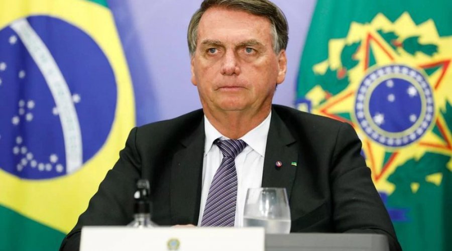 [Armamento de civis opõe Bolsonaro e principais adversários na disputa presidencial]