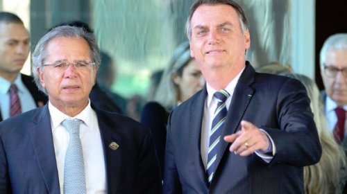[Bolsonaro defende Paulo Guedes durante discurso: 'Muita gente já pediu a cabeça dele pra mim']