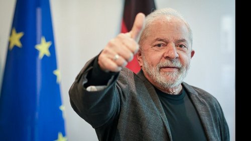 [Lula vota em São Bernardo do Campo acompanhado de Alckmin, Haddad, Gleisi e Janja]
