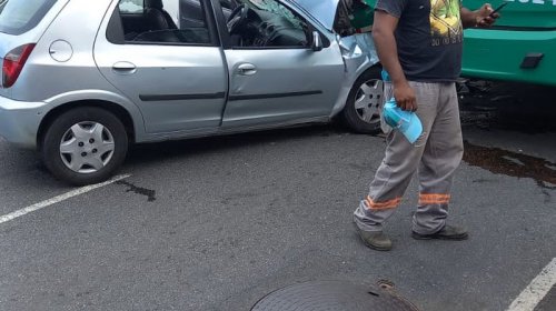 [Vídeo: Motorista se distrai ao celular e bate em ônibus no bairro da Pituba]