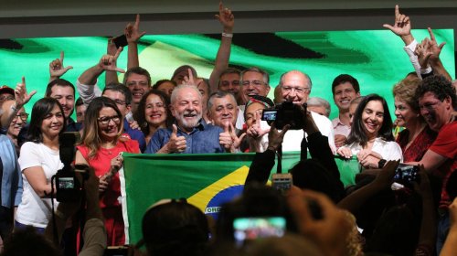 [Em primeiro discurso, Lula diz que combate à miséria é sua missão]