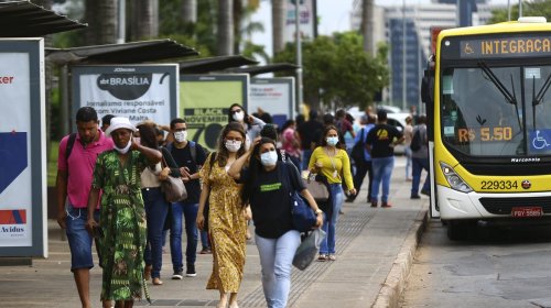 [Covid-19: universidades do Rio recomendam volta do uso de máscaras]