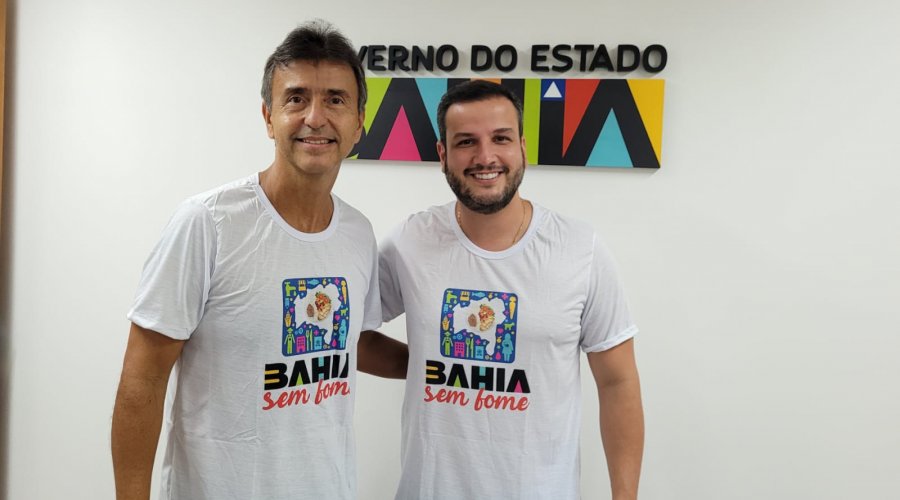 [Rádio Piatã FM doa uma tonelada de alimentos para campanha do Bahia Sem Fome]