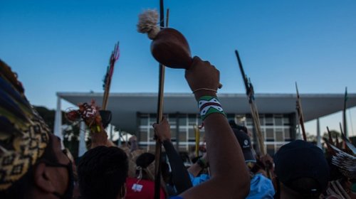 [Indígenas protestam em Brasília contra marco temporal]