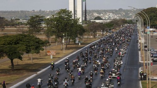 [Maior evento de motos da América Latina lota vias de Brasília]