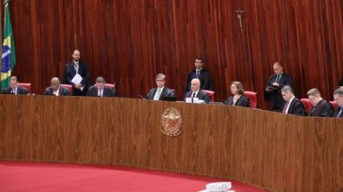 [TSE suspende julgamento de Bolsonaro por abuso de poder nas eleições]