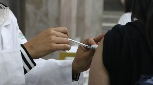 [Saúde monitora novas variantes e reforça vacinação contra covid-19]