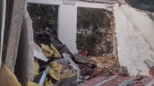 [Operários ficam soterrados depois de laje de prédio desabar na Graça, em Salvador ]
