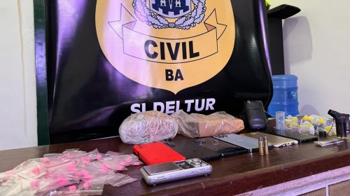 [Grupo suspeito de tráfico de drogas, roubos, furtos e receptação é preso em imóvel no Pelourin...]