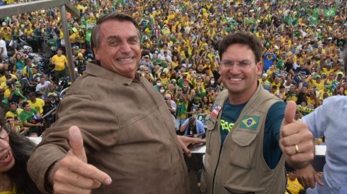[Motociata de apoiadores recepciona chegada de Bolsonaro em Salvador]
