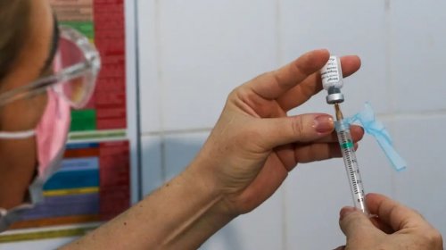 [Dengue: apenas 2 de cada 10 vacinas entregues pelo SUS foram aplicadas]
