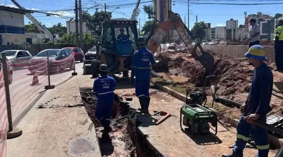[Após obra do BRT atingir rede da Embasa, abastecimento de água é interrompido em alguns bairros de Salvador; confira locais]