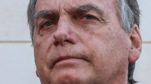 [Bolsonaro e 16 pessoas são indiciadas por fraude em cartão de vacina]