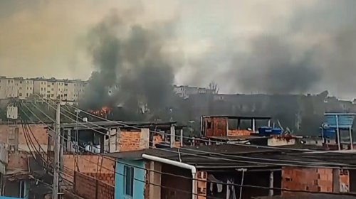 [Vídeo: incêndio atinge imóveis no bairro de Vista Alegre, em Salvador]