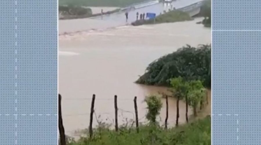 [Barragem rompe na Bahia e moradores de cidade vizinha terão que deixar casas]