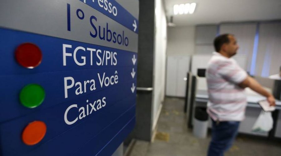 [Bolsonaro diz que pode avaliar redução de multa de 40% do FGTS]
