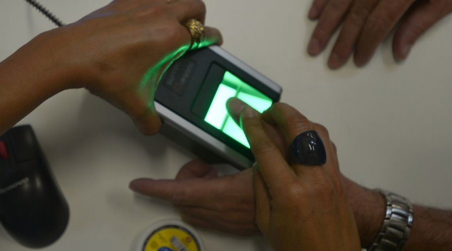 [Número de eleitores cadastrados por biometria chega a 69%, diz TSE]