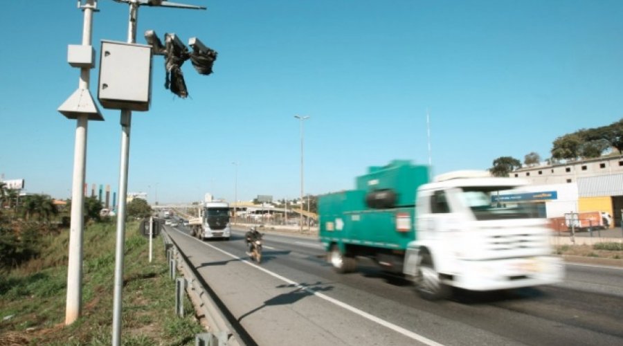 [Especialista critica determinação de Bolsonaro para suspensão de radares em rodovias federais]